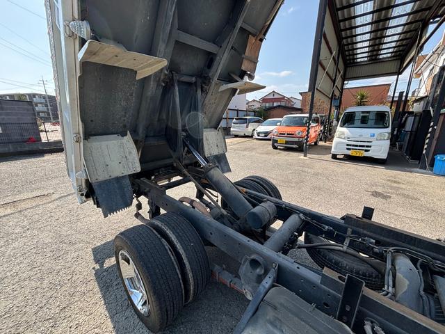 キャンター ダンプ　ダンプ　あおりあり　荷台あおりと運転席後ろ縞鋼板あり運転席助手席ビニールあり　メッキパーツ　ＥＴＣ　ディーゼル（13枚目）