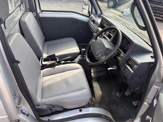 サンバートラック ＴＢ　５速マニュアル　４ＷＤ　三方開（12枚目）