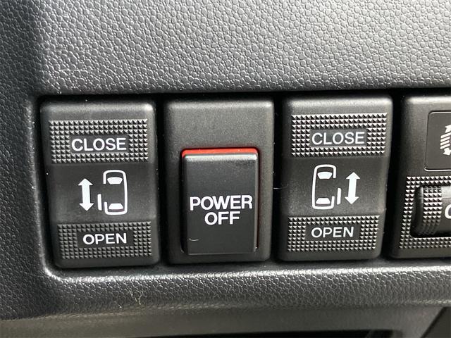 プレマシー ２０ＣＳ　両側電動スライドドア　ナビ地デジＴＶ　バックカメラ　Ｂｌｕｅｔｏｏｔｈ　キーレスエントリー　ＥＴＣ　オートエアコン　電動格納ドアミラー　７人乗り　車検令和８年１２月　レンタＵＰ（4枚目）