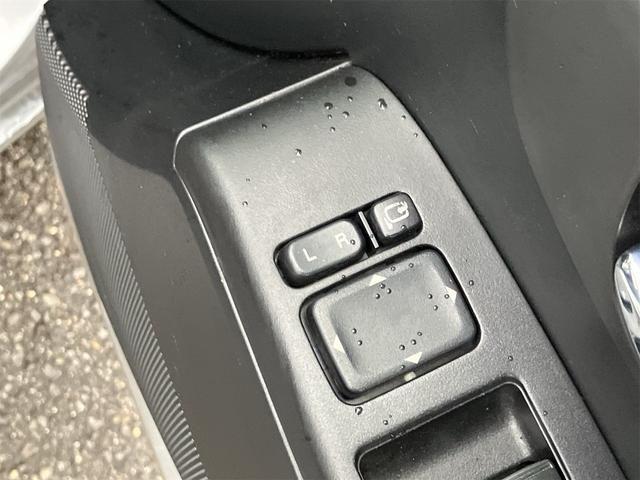 プレマシー ２０ＣＳ　両側電動スライドドア　ナビ地デジＴＶ　バックカメラ　Ｂｌｕｅｔｏｏｔｈ　キーレスエントリー　ＥＴＣ　オートエアコン　電動格納ドアミラー　７人乗り　車検令和８年１２月　レンタＵＰ（11枚目）