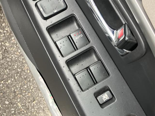 プレマシー ２０ＣＳ　両側電動スライドドア　ナビ地デジＴＶ　バックカメラ　Ｂｌｕｅｔｏｏｔｈ　キーレスエントリー　ＥＴＣ　オートエアコン　電動格納ドアミラー　７人乗り　車検令和８年１２月　レンタＵＰ（12枚目）