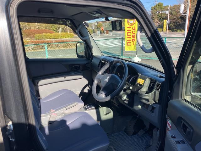 ミニキャブバン ブラボー　ＥＴＣ　キーレスエントリー　ＣＤデッキ　オートマ車　両側スライドドア　ＡＢＳ　運転席助手席エアバック　走行５３０００ｋｍ（12枚目）