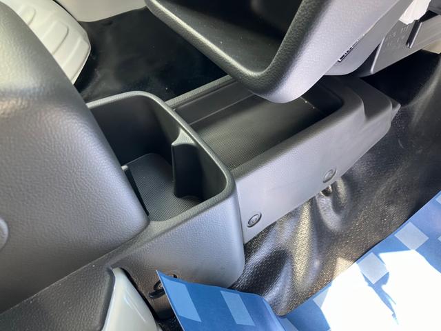 スーパーキャリイ スーパーキャリイ　Ｘ　４型　衝突被害軽減ブレーキ　キーレス　オートライト　スズキセーフティーサポート　衝突被害軽減システム　横滑り防止機能　衝突安全ボディ　盗難防止システム　キーレスエントリー　スモークガラス　後方誤発進抑制機能　アイドリングストップ（30枚目）