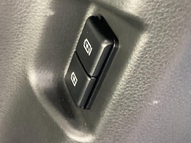 スペーシアカスタム カスタム　ＨＹＢＲＩＤ　ＸＳ　電動パーキングブレーキ　オートライト　スライドドア　プッシュスタート　シートヒーター　オートエアコン　衝突被害軽減システム　横滑り防止機能　衝突安全ボディ　盗難防止システム　電動パーキングブレーキ　ブレーキホールド（66枚目）