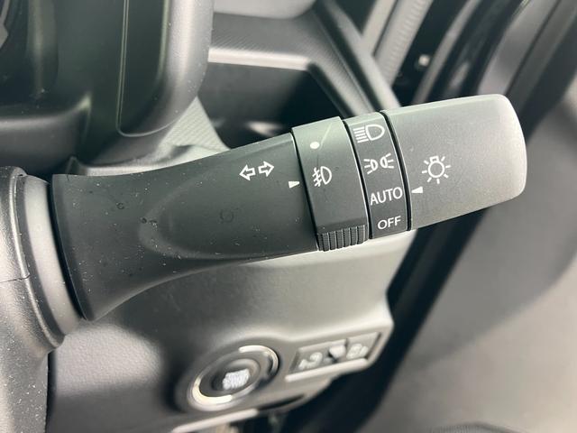ＨＹＢＲＩＤ　ＸＺターボ　両側パワスラ　電動Ｐ　クルコン　オートライト　両側パワースライドドア　プッシュスタート　シートヒーター　オートエアコン　禁煙車　衝突被害軽減システム　アイドリングストップ　横滑り防止機能　衝突安全ボディ　盗難防止システム（画像32）