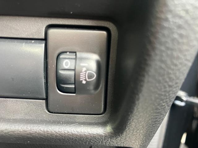 ＨＹＢＲＩＤ　ＸＺターボ　両側パワスラ　電動Ｐ　クルコン　オートライト　両側パワースライドドア　プッシュスタート　シートヒーター　オートエアコン　禁煙車　衝突被害軽減システム　アイドリングストップ　横滑り防止機能　衝突安全ボディ　盗難防止システム（画像37）