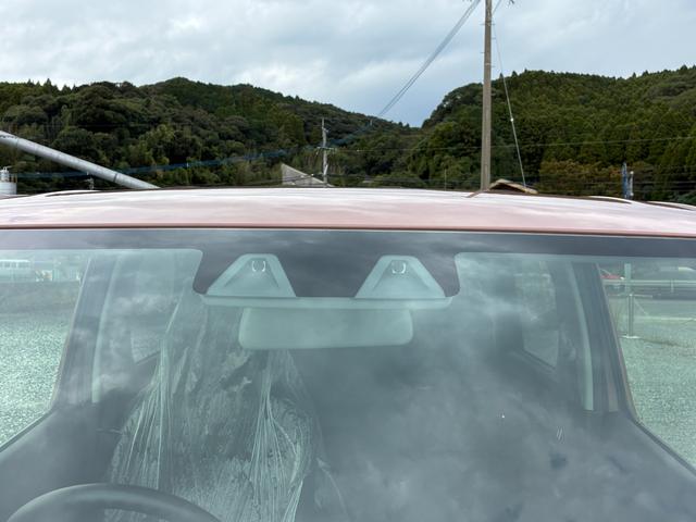 ＦＸ　４型　ＣＤプレイヤー　衝突被害軽減Ｂ　シートヒーター　オートライト　プッシュスタート　シートヒーター　オートエアコン　衝突被害軽減システム　横滑り防止機能　衝突安全ボディ　ＣＤプレイヤー（画像3）