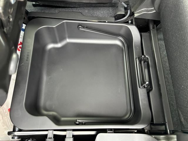 ＦＸ　４型　ＣＤプレイヤー　衝突被害軽減Ｂ　シートヒーター　オートライト　プッシュスタート　シートヒーター　オートエアコン　衝突被害軽減システム　横滑り防止機能　衝突安全ボディ　ＣＤプレイヤー（画像34）