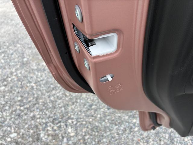 ＦＸ　４型　ＣＤプレイヤー　衝突被害軽減Ｂ　シートヒーター　オートライト　プッシュスタート　シートヒーター　オートエアコン　衝突被害軽減システム　横滑り防止機能　衝突安全ボディ　ＣＤプレイヤー（画像50）