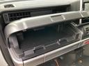 助手席インパネにも収納もりだくさん☆