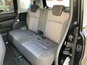 後部座席にもゆったり座ることができますよ☆
