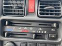 ＫＣスペシャル　３型　ラジオ　４ＷＤ　５速マニュアル　キーレスエントリ―　パートタイム４ＷＤ　５速マニュアル　ラジオ　パワーウインドウ　荷台マット（21枚目）