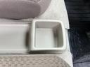 運転席と助手席間にもドリンクホルダー装備☆