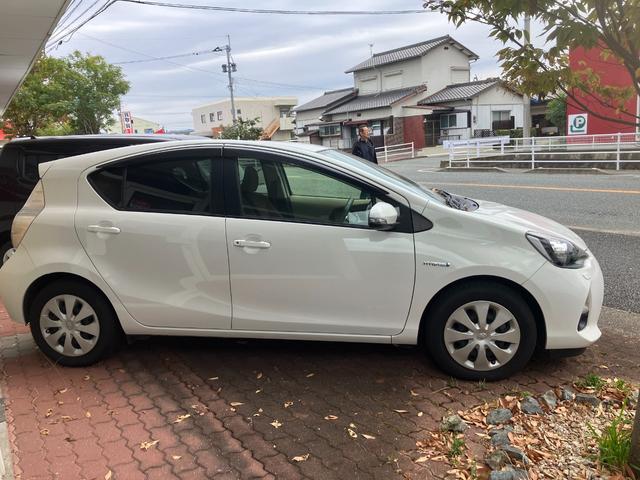 アクア 　ＣＤ　ミラーウィンカー　ＥＴＣ　車検令和９年５月まで　エアコン　パワステ　パワーウィンドウ　ＡＢＳ　運転席エアバッグ　助手席エアバッグ（6枚目）