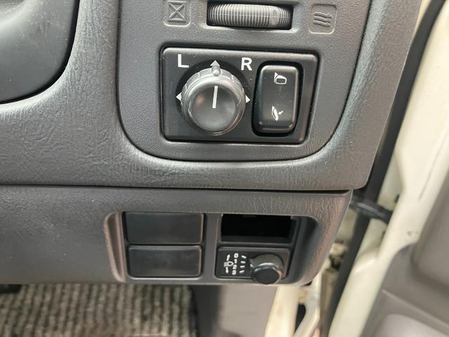 テラノ ワイドＲ３ｍ－Ｘ　エアロリミテッドパッケージ　４ＷＤ　サンルーフ　キーレス　アルミホイール（11枚目）