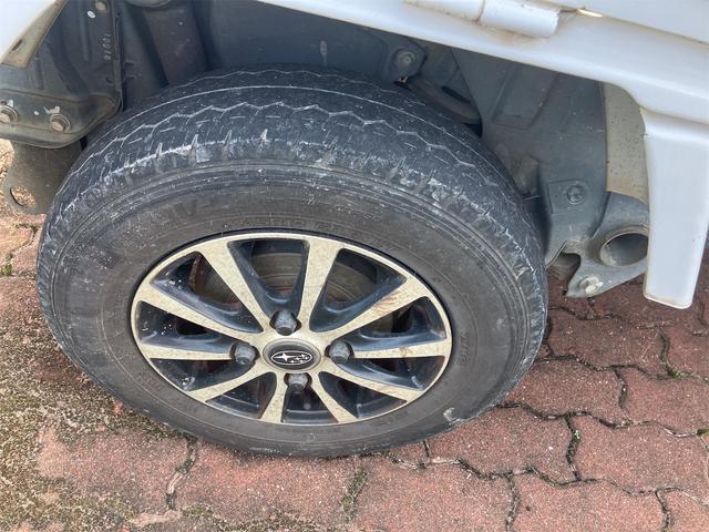 サンバートラック 　マニュアル５速車　エアコン　キーレス　運転席エアバック（6枚目）