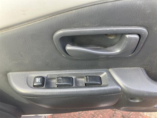 サンバートラック 　マニュアル５速車　エアコン　キーレス　運転席エアバック（10枚目）