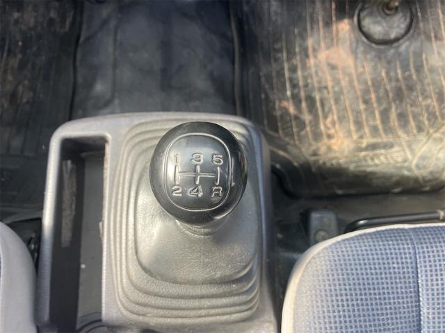 サンバートラック 　マニュアル５速車　エアコン　キーレス　運転席エアバック（11枚目）
