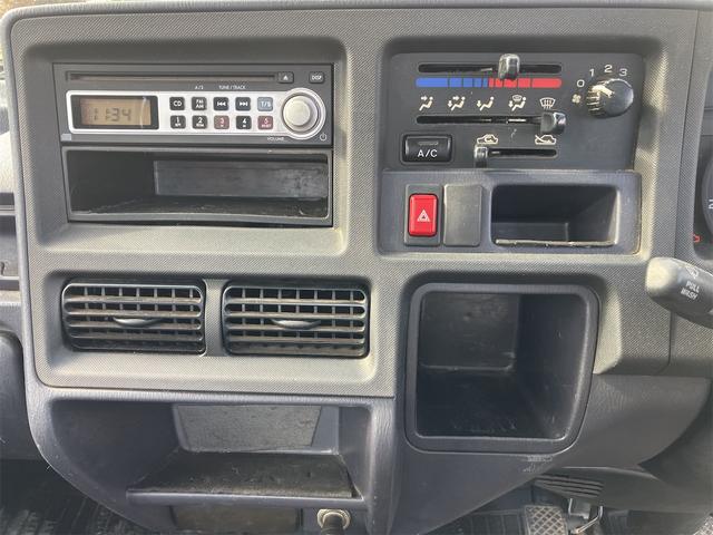 サンバートラック 　マニュアル５速車　エアコン　キーレス　運転席エアバック（12枚目）