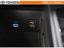 ポータブルオーディオなどの機器を接続して、車両のスピーカーで聞くことができます。