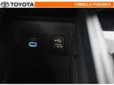 ポータブルオーディオなどの機器を接続して、車両のスピーカーで聞くことができます。
