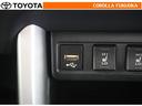 ポータブルオーディオなどの機器を接続して、車両のスピーカーで聞くことができます。