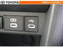 ポータブルオーディオなどの機器を接続して、車両のスピーカーで聞くことができます。