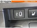 ポータブルオーディオなどの機器を接続して、車両のスピーカーで聞くことができます。