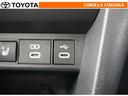ポータブルオーディオなどの機器を接続して、車両のスピーカーで聞くことができます。
