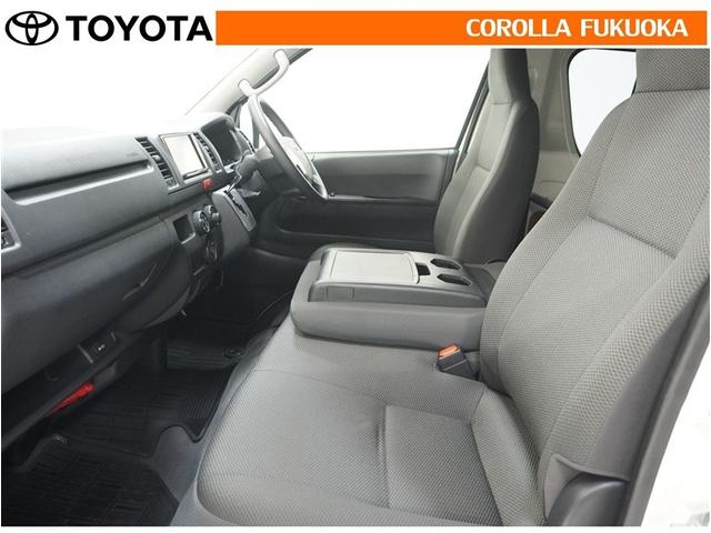 お客様にお座りいただくシートは、手作業で丁寧に洗浄いたしました。