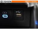 ポータブルオーディオなどの機器を接続して、車両のスピーカーで聞くことができます。