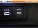 ポータブルオーディオなどの機器を接続して、車両のスピーカーで聞くことができます。