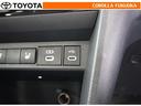 ポータブルオーディオなどの機器を接続して、車両のスピーカーで聞くことができます。