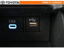 ポータブルオーディオなどの機器を接続して、車両のスピーカーで聞くことができます。