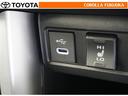 ポータブルオーディオなどの機器を接続して、車両のスピーカーで聞くことができます。