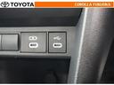 ポータブルオーディオなどの機器を接続して、車両のスピーカーで聞くことができます。