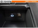 ポータブルオーディオなどの機器を接続して、車両のスピーカーで聞くことができます。