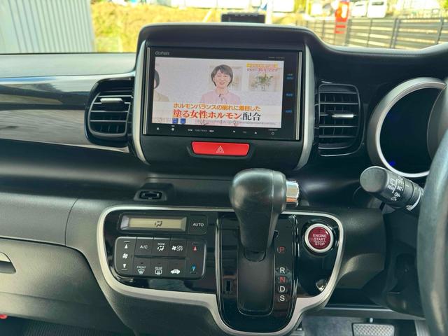 Ｎ－ＢＯＸカスタム Ｇ・ターボＡパッケージ　ドライブレコーダー　ＥＴＣ　バックカメラ　両側電動スライドドア　ナビ　ＴＶ　オートクルーズコントロール　衝突被害軽減システム　オートライト　ＨＩＤ　スマートキー　アイドリングストップ　電動格納ミラー（5枚目）