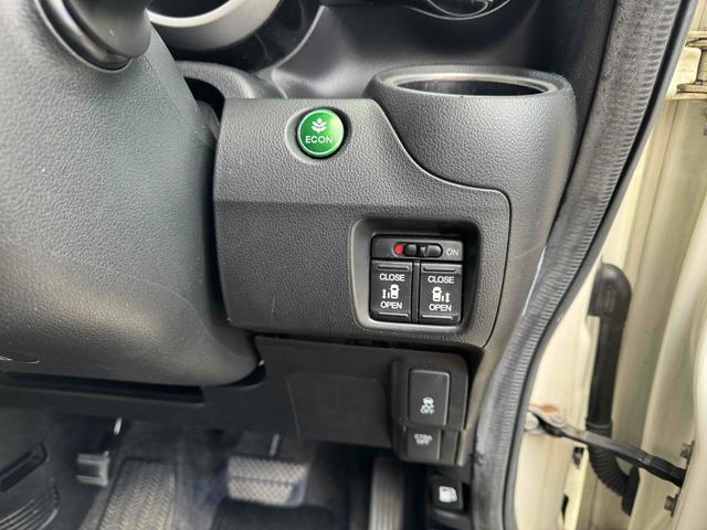 Ｎ－ＢＯＸカスタム Ｇ・ターボＡパッケージ　ドライブレコーダー　ＥＴＣ　バックカメラ　両側電動スライドドア　ナビ　ＴＶ　オートクルーズコントロール　衝突被害軽減システム　オートライト　ＨＩＤ　スマートキー　アイドリングストップ　電動格納ミラー（6枚目）