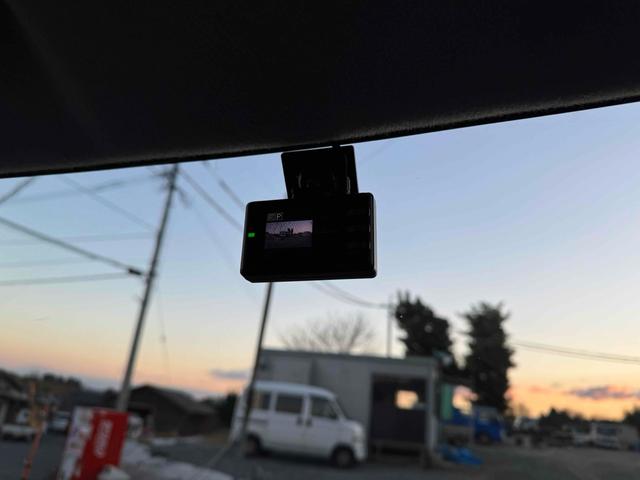 タント カスタムＸリミテッド　ドライブレコーダー　電動スライドドア　ＨＩＤ　スマートキー　電動格納ミラー　ベンチシート　ＣＶＴ　盗難防止システム　ＡＢＳ　ＣＤ　アルミホイール　衝突安全ボディ　エアコン　パワーステアリング（7枚目）