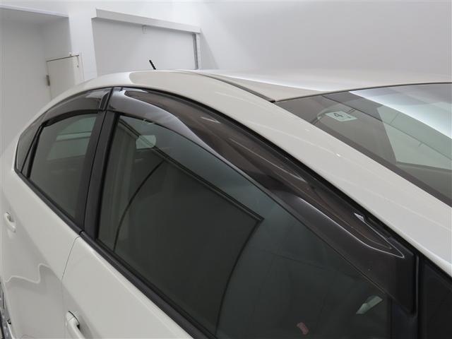 プリウス S アイドリングストップ搭載 Bモニタ- インテリキー デュアルエアバック エアB イモビライザー DVD再生可能 ワンオーナー車 ナビTV AUTOエアコン 横スベリ防止 アルミホイール ETC装備(21枚目)