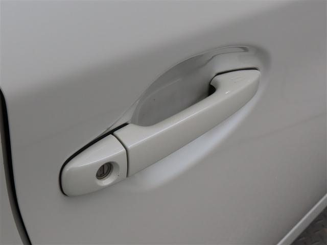 プリウス S アイドリングストップ搭載 Bモニタ- インテリキー デュアルエアバック エアB イモビライザー DVD再生可能 ワンオーナー車 ナビTV AUTOエアコン 横スベリ防止 アルミホイール ETC装備(23枚目)