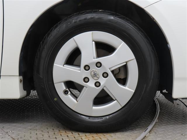 プリウス S アイドリングストップ搭載 Bモニタ- インテリキー デュアルエアバック エアB イモビライザー DVD再生可能 ワンオーナー車 ナビTV AUTOエアコン 横スベリ防止 アルミホイール ETC装備(25枚目)