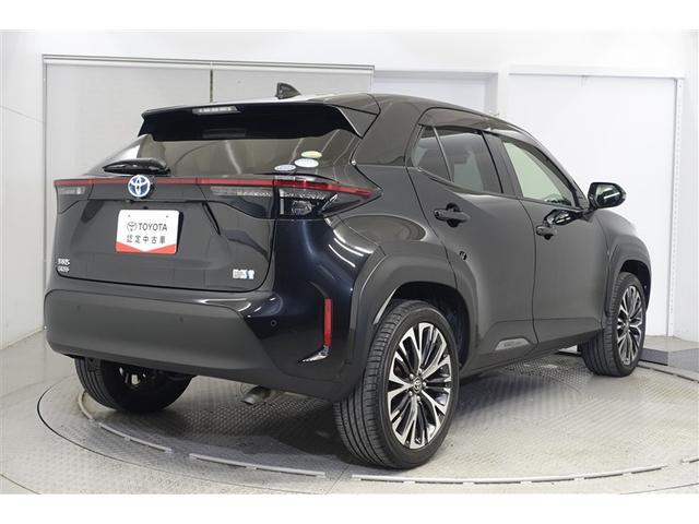 ヤリスクロス ハイブリッドＺ　インテリジェントキー　アルミホイル　ＬＥＤライト　１オ－ナ－　リアカメラ　クルーズコントロール　整備記録簿　横滑り防止システム　ＴＶ　電動シ－ト　パワステ　オートエアコン　キーフリー　イモビライザ（3枚目）