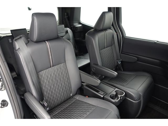 ノア Ｓ－Ｚ　アルミホイール　デュアルエアコン　クルーズコントロール　記録簿　盗難防止装置　ＬＥＤライト　両側自動ドア　メモリーナビ　キーレス　横滑り防止　ナビＴＶ　ワンオーナー　三列シート　ＤＶＤ再生　エアコン（6枚目）