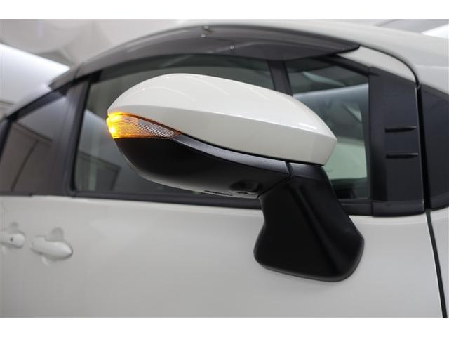 �T�C�h�^�[�������v�t���h�A�~���[�͉E���܎��ɂ܂��̃N���}����s�҂��王�F�����m�ۂ��܂��B