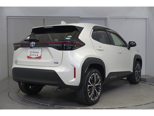 ヤリスクロス ハイブリッドＺ　スマートキ　ワンオ－ナ－　衝突軽減ブレーキ　Ｉストップ　リヤカメラ　ＬＥＤヘッドライ　ＥＳＣ　クルーズＣ　パワーステアリング　アルミホイール　ＥＴＣ車載器　運転席パワーシート　イモビ　キーフリー（3枚目）