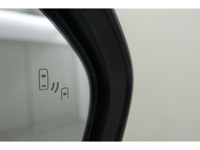 ���u���C���h�X�|�b�g���j�^�[�t���ł��A�ׂ̎Ԑ��𑖂�ԗ������[�_�[�Ō��m�A�h�A�~���[�ł͊m�F���ɂ����㑤���G���A�̎ԗ������m�点�������܂��B