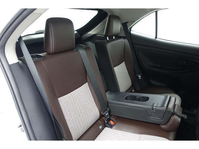 �Z�J���h�V�[�g�̃Z���^�[�ɂ̓A�[�����X�g��������܂��B�K�v�Ȃ����͒��ˏグ�ĉ��K�ȋ�Ԃ��I�@�������h���C�u���ꂽ�����͕I���|���Ȃ���̂�т�h���C�u�o���܂���