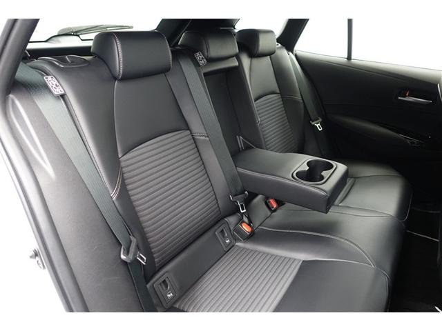 �Z�J���h�V�[�g�̃Z���^�[�ɂ̓A�[�����X�g��������܂��B�K�v�Ȃ����͒��ˏグ�ĉ��K�ȋ�Ԃ��I�@�������h���C�u���ꂽ�����͕I���|���Ȃ���̂�т�h���C�u�o���܂���